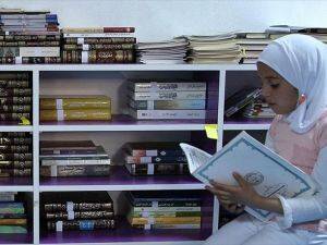 Suriyeli çocuklara kitap bağışlayarak uzlaştılar