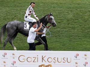 Gazi Koşusu'nu Graystorm kazandı