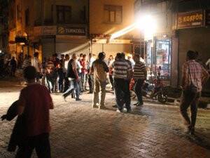 Bıçaklı sopalı kavga
