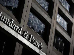 S&P İngiltere’nin kredi notunu düşürdü