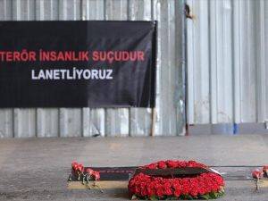 Terör saldırısında yaşamını yitirenler için anma töreni