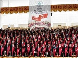 NEÜ Meram Tıp Fakültesi öğrencilerinin mezuniyet sevinci