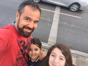 Hakan Yavuz tatlı kızları ile birlikte