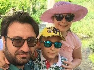 Tamer Yiğit çocukları ile öz çekimde