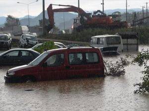 Ordu'da sel ve heyelan ev ve köprüleri yıktı
