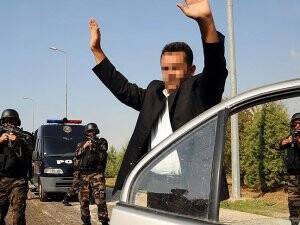 İzmir'de polis terör örgütlerine geçit vermedi