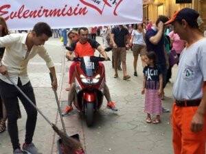 Evlilik teklifine temizlik cezası