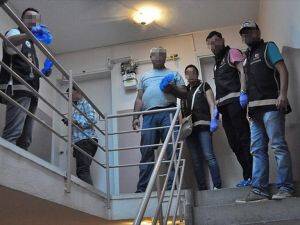 İzmir merkezli FETÖ operasyonunda 8 gözaltı