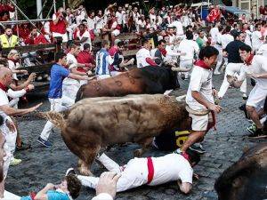 San Fermin'de boğalarla ilk koşu yapıldı