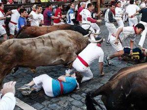 San Fermin Festivali'nde 5 kişi boynuz darbesiyle yaralandı