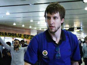 Vesely Fenerbahçe'de kaldı