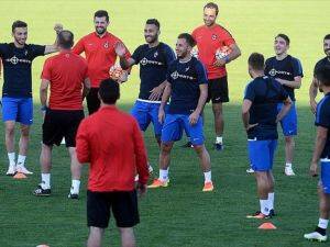 Ersun Yanal'dan futbolculara izin