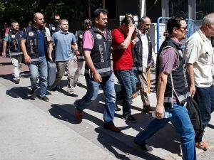 İzmir merkezli FETÖ operasyonunda 7 tutuklama