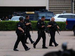 Dallas Emniyet Müdürlüğünde 'şüpheli şahıs' alarmı