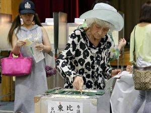 Japonya'da halk sandık başında