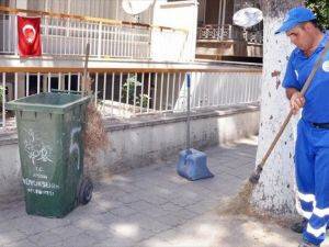 Para dolu çantayı polise teslim etti