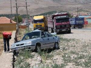 Otomobil kamyonla çarpıştı: 1 yaralı