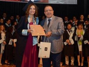 Genç diş hekimlerinin mezuniyet coşkusu