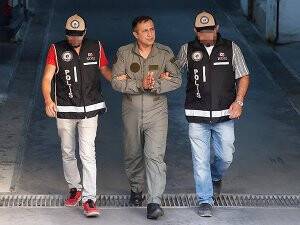 Bin 374 TSK personeli gözaltına alındı