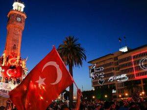Darbeye Karşı Sabaha Kadar Meydanları Terk Etmediler