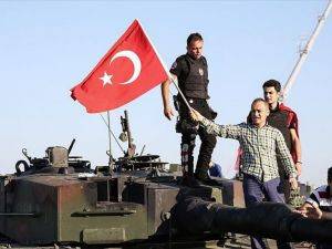 Yazarlardan Fetö'nün Darbe Girişimine Tepki