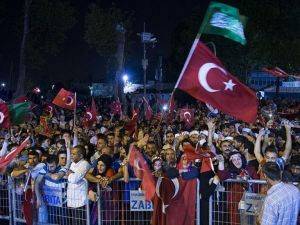 Fetö'nün Darbe Girişimine Türkiye'nin 81 İlinde Meydanlarda Tepki Gösterildi