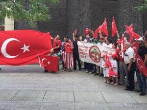 Boston'da yaşayan Türkler 'darbeye hayır, demokrasiye evet' dedi