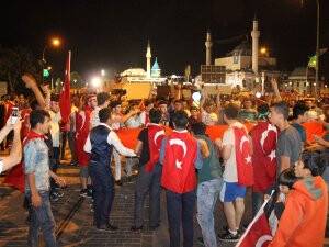 Konya'da darbe girişimine tepki dinmiyor