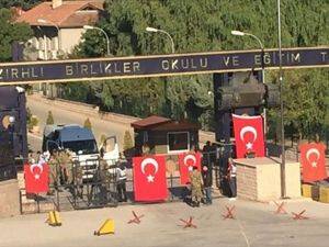 Etimesgut'taki Zırhlı Birlikler'in Kapıları Tutuldu