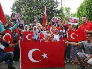 Beyrut'ta Terör Örgütü Fetö'nün Darbe Girişimi Protesto Edildi