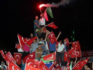 Van'da Fetö'cü Darbe Girişimine Stk'lardan Protesto
