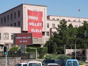 Genelkurmaydan 'afişli' mesaj