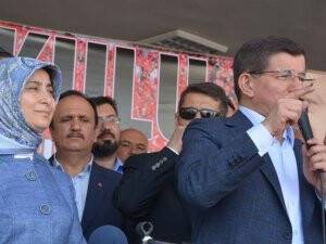Davutoğlu: Böyle günlerde kim yiğit, kim dürüst ortaya çıkar