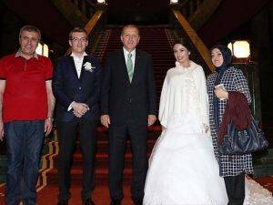 Erdoğan Demokrasi Nöbetine Katılan Gelin Ve Damadı Kabul Etti