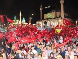 Konya'da Darbe Girişimine Tepki Devam ediyor