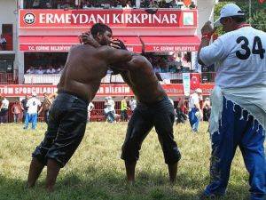 Başpehlivanlık Mücadelesinde Çeyrek Final Güreşleri Yapıldı
