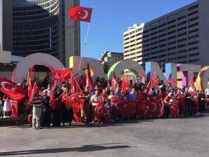 Kanada’da Türkler, Milli İrade Ve Demokrasi Yürüyüşü Yaptı