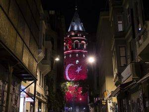 Galata Kulesi'ne Türk Bayrağı Yansıtıldı