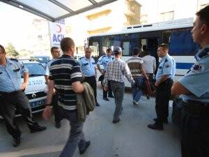 Beyşehir’de 37’si öğretmen 40 kişi adliyeye sevk edildi