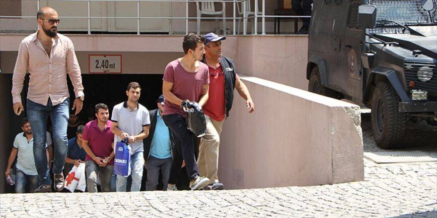 İzmir'deki Fetö Soruşturmasında 25 Şüpheli Adliyeye Sevk Edildi