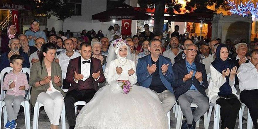 Nikahları 'Demokrasi Nöbeti'nde Kıyıldı