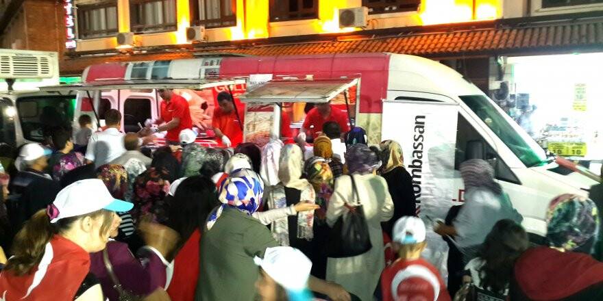 Kombassan'dan demokrasi nöbetindeki vatandaşlara ikram