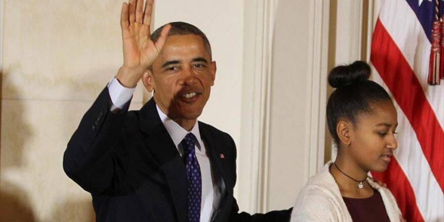 Obama'nın Kızı Kasiyer Oldu
