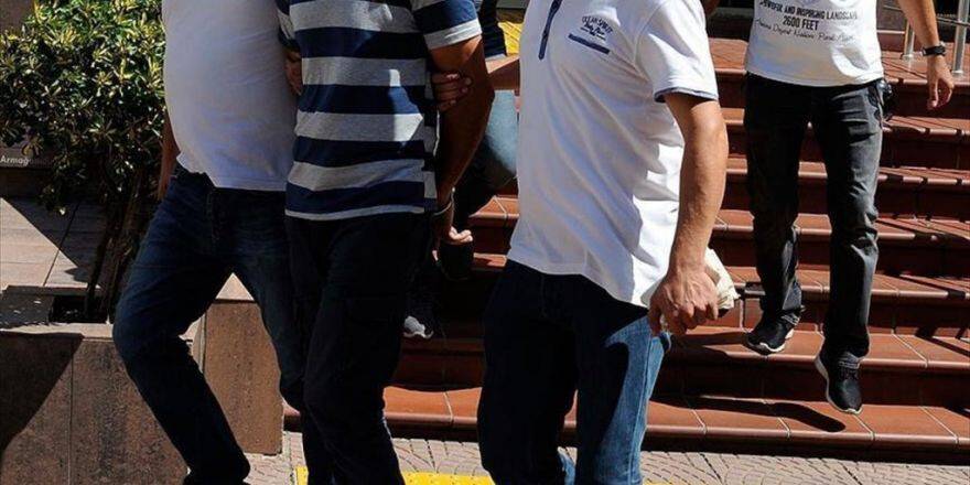 İzmir'deki Fetö/pdy Operasyonunda 7 Gözaltı