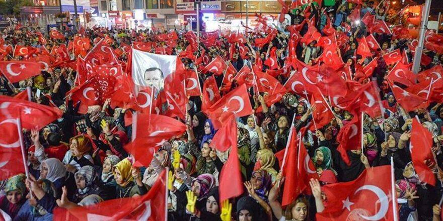 'Vanlıyam, Şanlıyam, Darbeye Karşıyam'