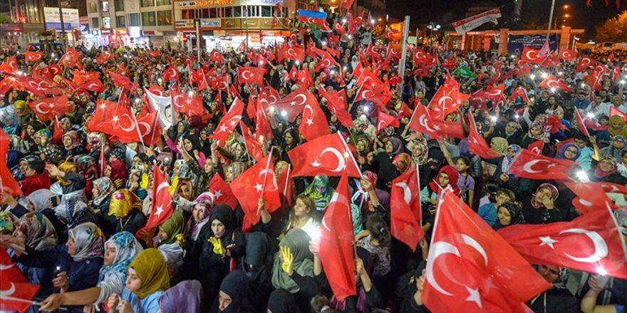 Meydanlardaki Demokrasi Nöbeti Sürüyor