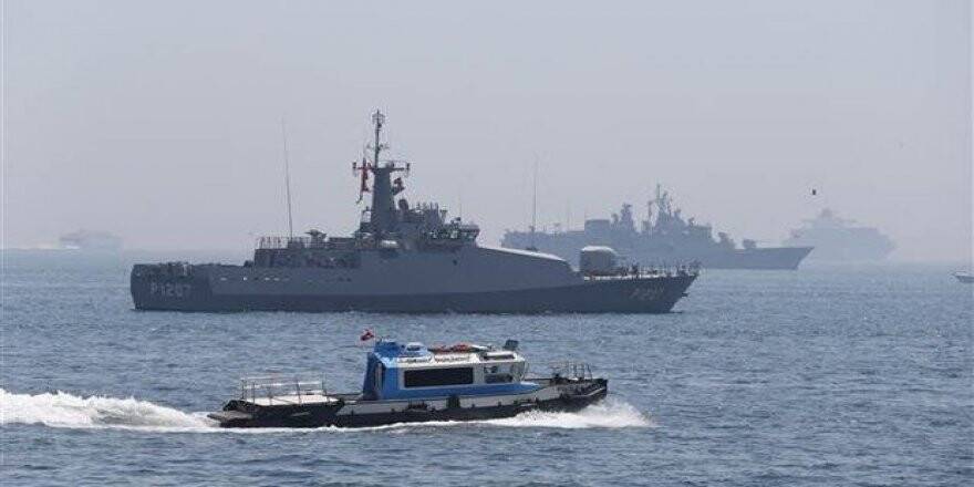 Savaş gemileri Yenikapı'da güvenliği sağlıyor