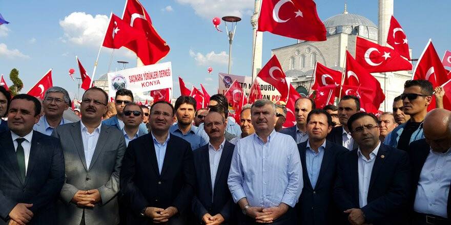 Tüm Türkiye Hep Birlikte El Ele Meydanlarda