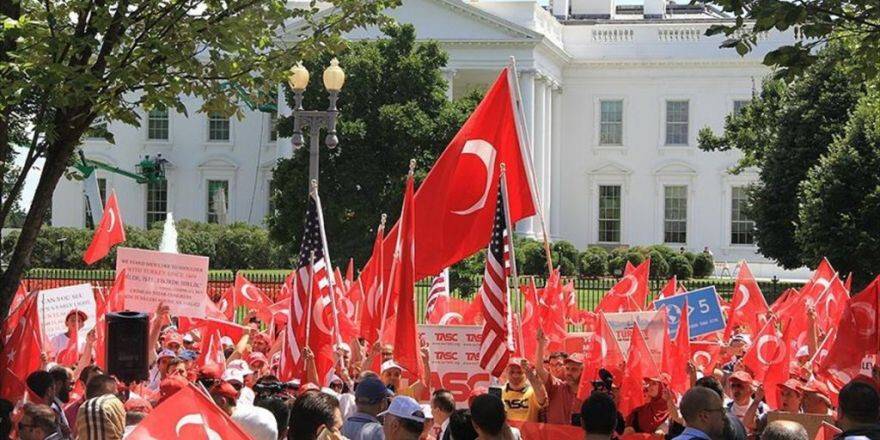 Beyaz Saray Önünde 'Darbeye Karşı Demokrasi' Mitingi