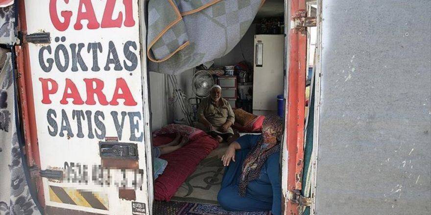Suriyeli Aile Kamyon Kasasında Yaşamını İdame Ettiriyor